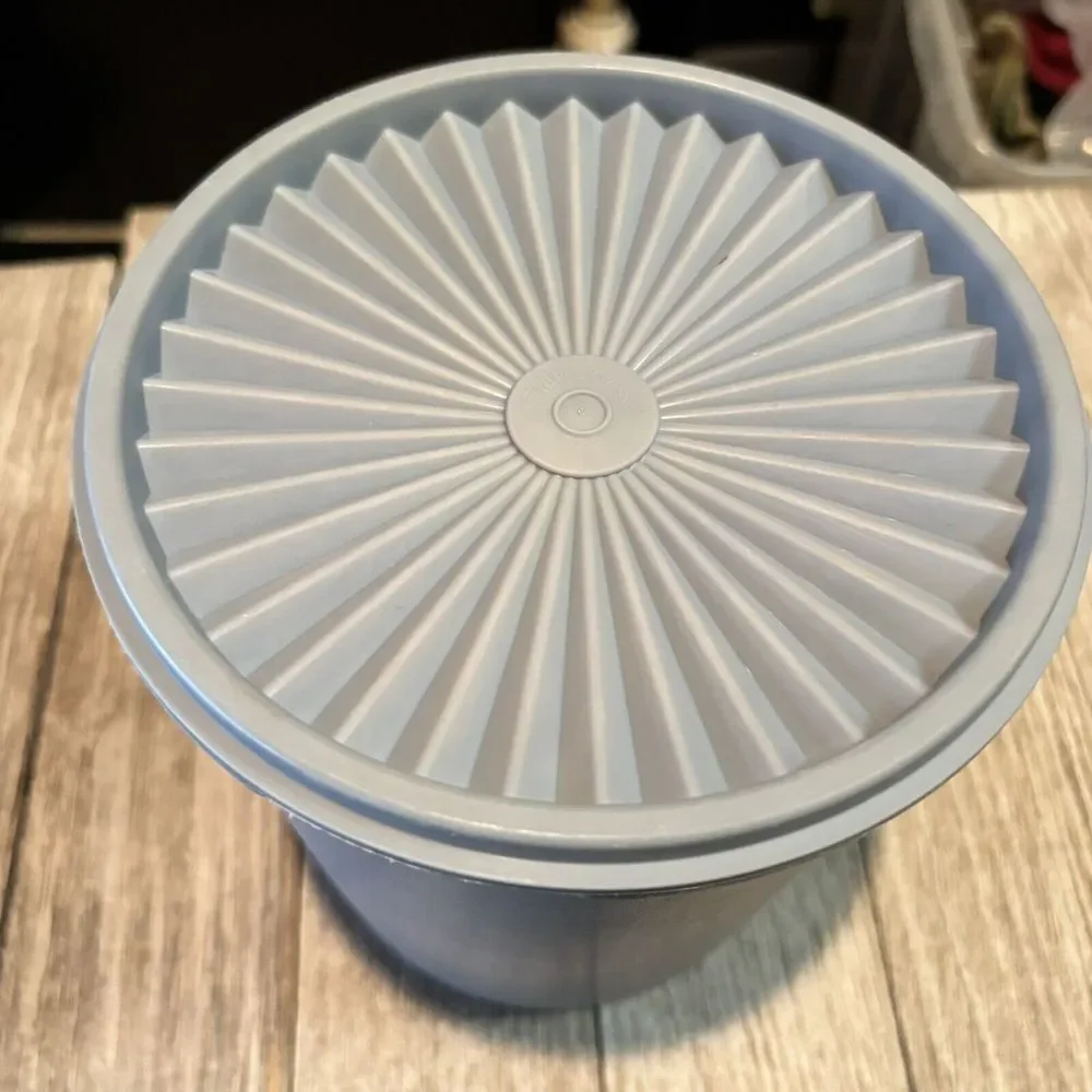 Vintage Tupperware  Canister Country Blue Rockets 807-7 7